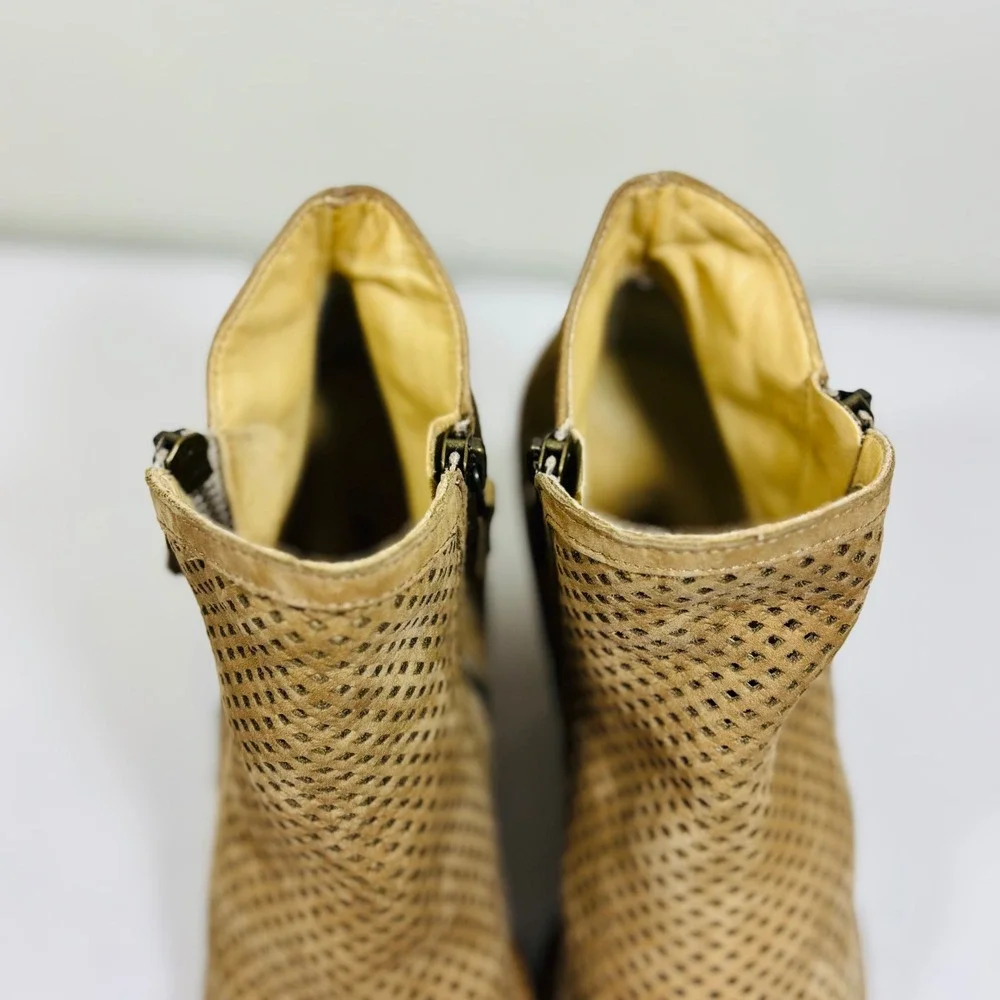 Paul Green Bonzai‎ Nubuck Perforated Laser Cut Ankle Boot Sz 5.5